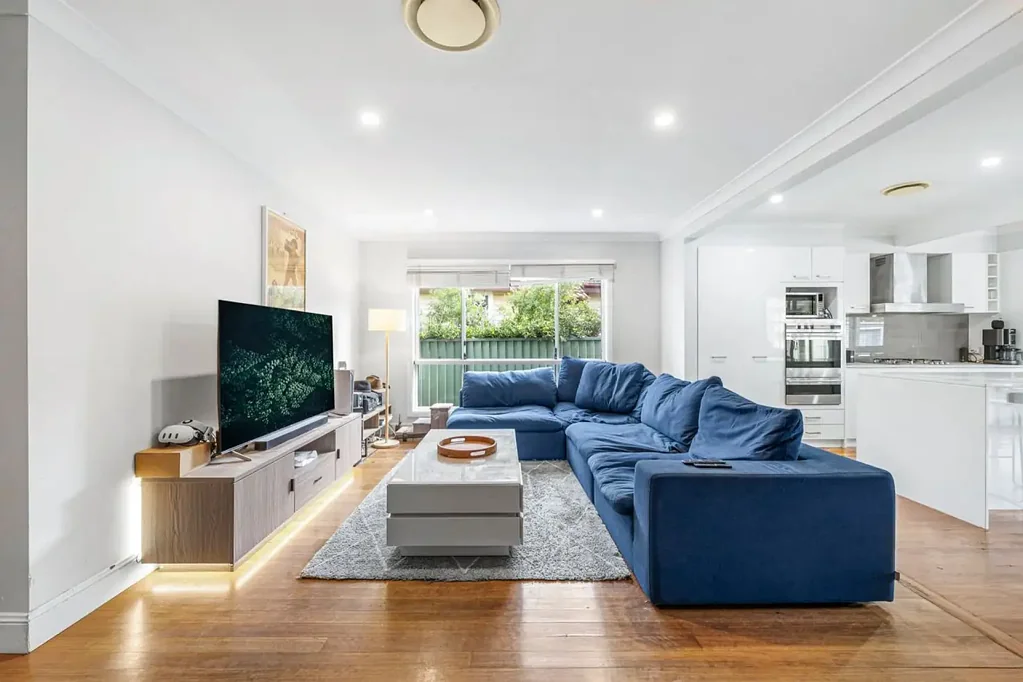 Holsworthy 4कमरा Be First to Inspect This Spacious Family Home in the Heart of Holsworthy..