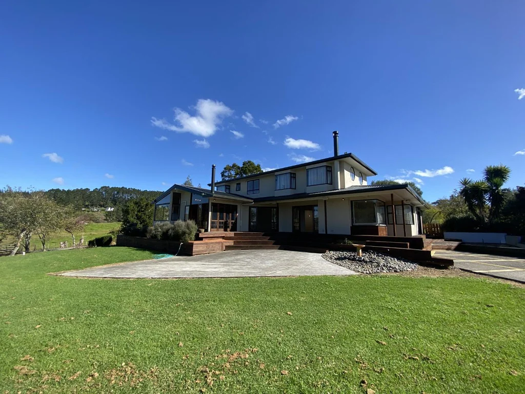 Waitoki, five bedrooms