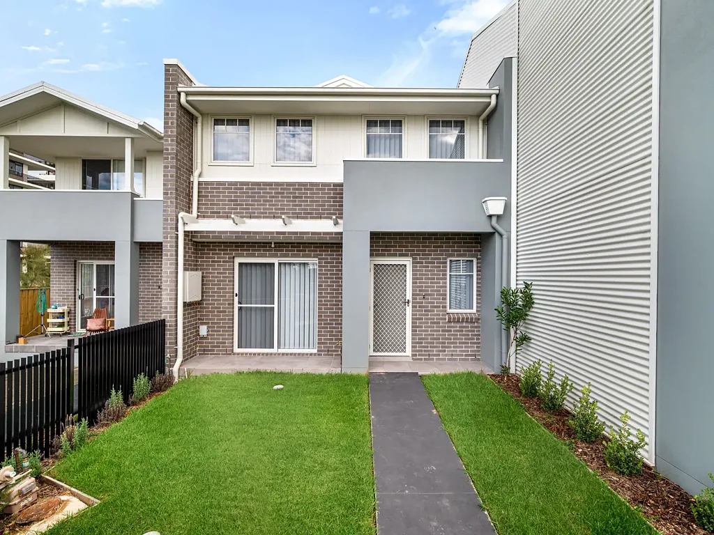 Oran Park 4બેડરૂમ LUXURY LIVING WITH A CONVENIENT LOCATION IN THE HEART OF ORAN PARK!