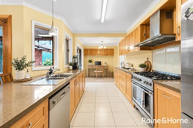 ਰਸੋਈ - 2 Glendale Crescent, Berwick, VIC 3806