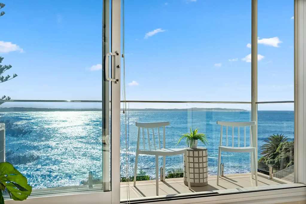 Cronulla 2房 壮丽海景东北朝向 新厨房宽敞卧室 安全入口近The Esplanade Oceanfront Apartment