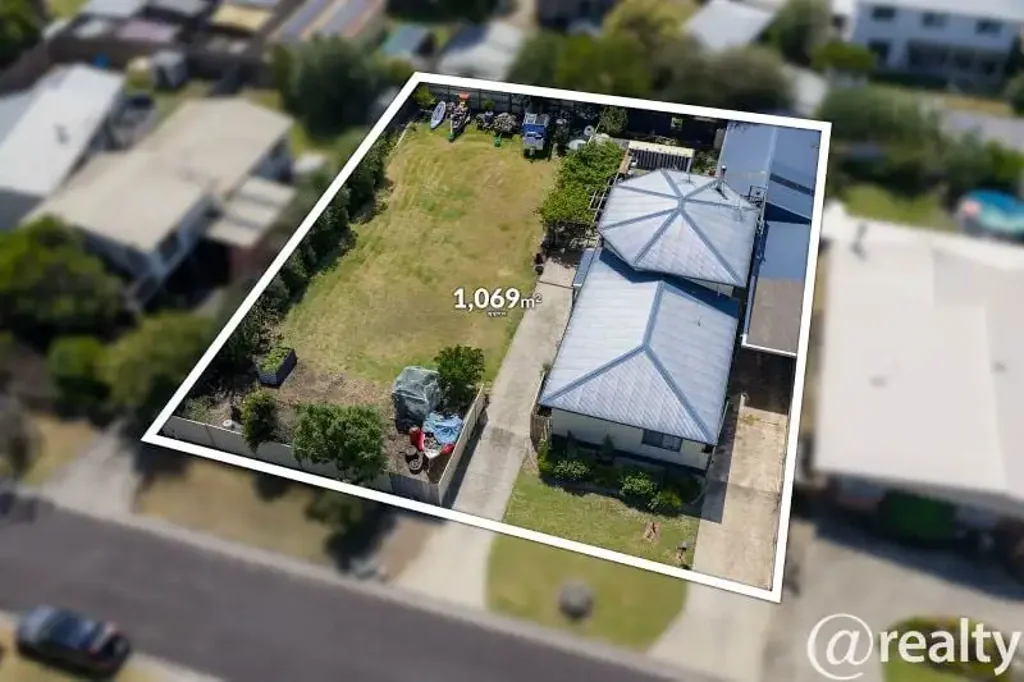 Coronet Bay 4 Slaapkamer Space, Views & Versatility on 1,066sqm – A Rare Coronet Bay Offering