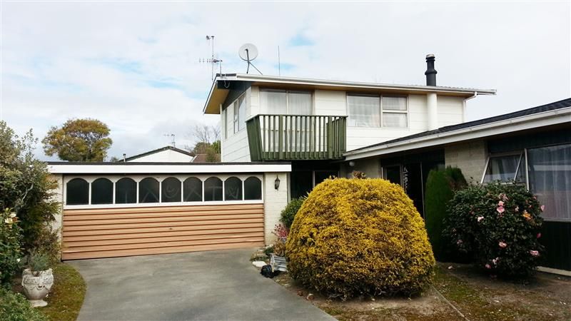 12 Meadowbrook Drive, Cloverlea, Palmerston North, 5部屋, 2バスルーム