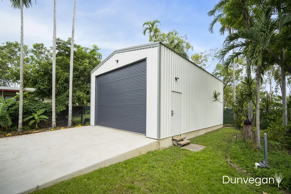 Secure + Secluded with HUUUGE Shed!
