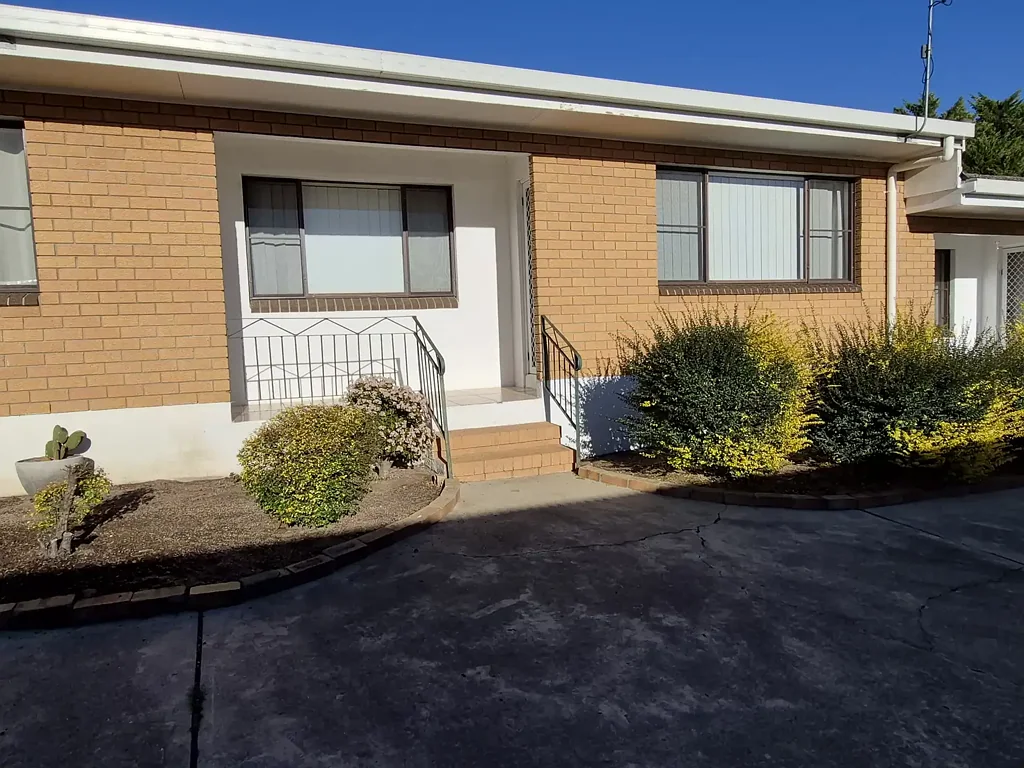 Comfortable & Convenient Living Close to Town