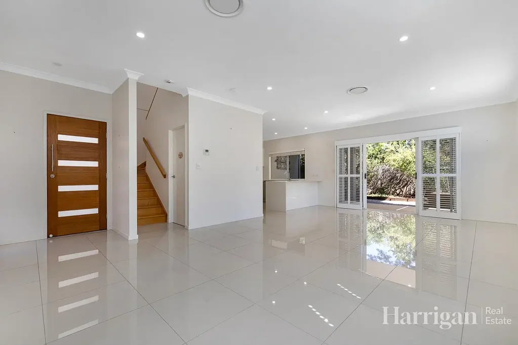 Modern Townhouse Offering Space, Privacy & Convenience