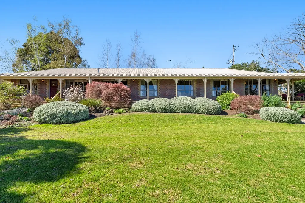 Narre Warren North 4 Bedroom A Peaceful & Rare Retreat with Extensive Views