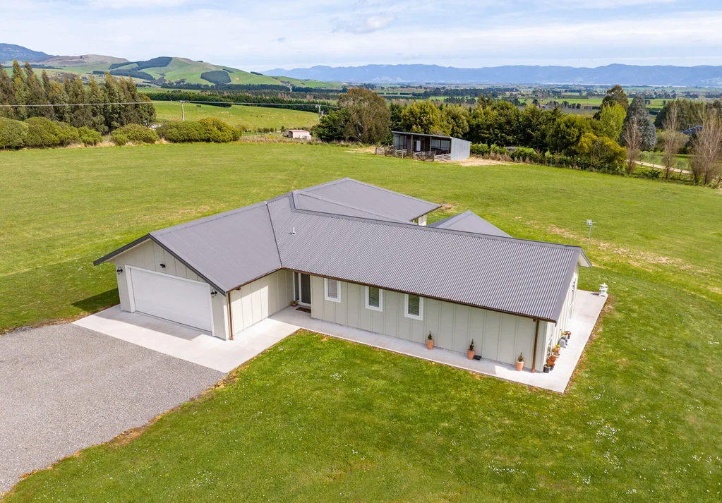 Martinborough 3 Bedroom Tranquil Retreat with Breath-taking Views