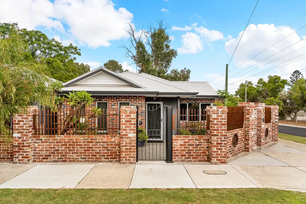 STUNNING 2 BEDROOM, 2 BATHROOM HOME