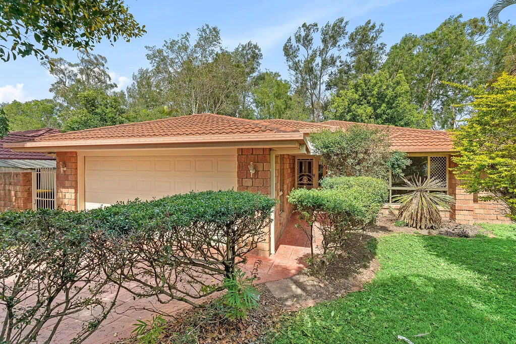 1 Chiswick Place, Forest Lake, QLD 4078