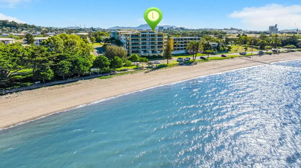 Beachfront Unit with Stunning Ocean Views
