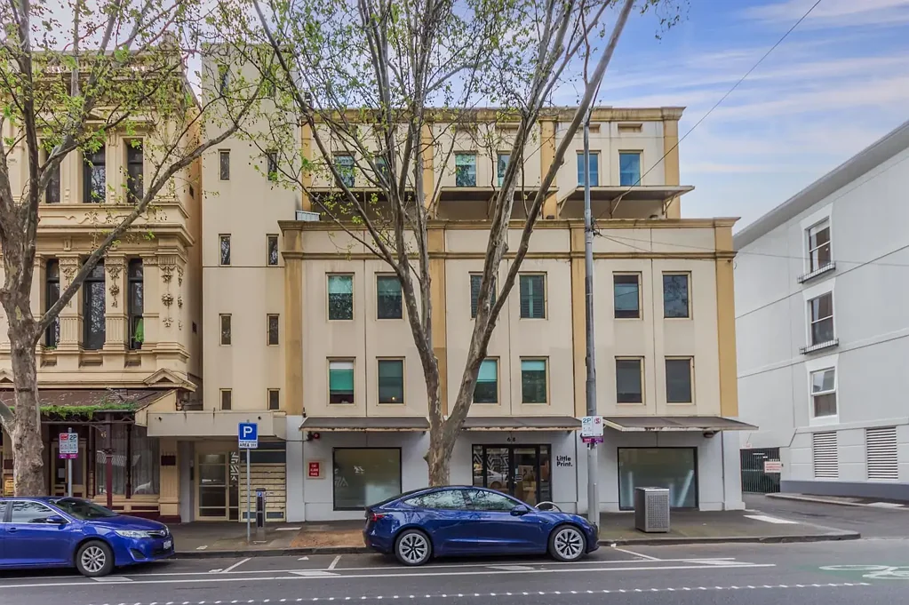 Carlton  Stylish Refurbished Studio in Prime Location!