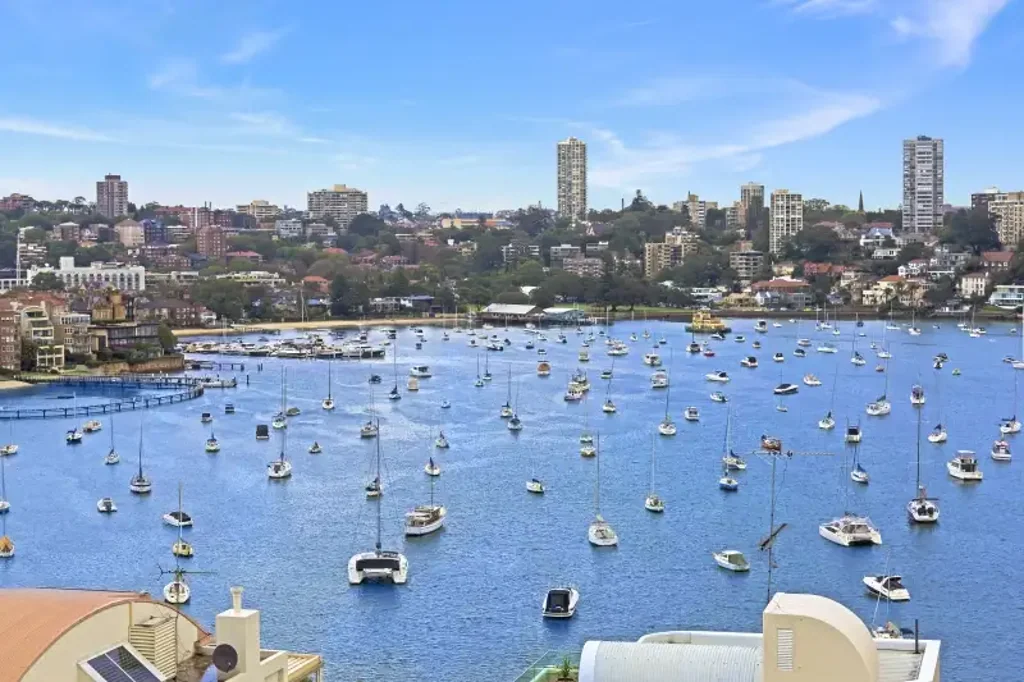 Renovated Two Bedroom Apartment With Amazing Harbour & City Views!