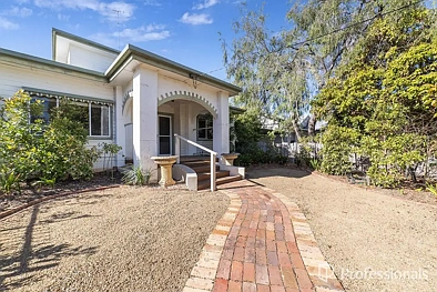 10 CARMICHAEL ST, HAMILTON VIC 3300, 4 phòng ngủ, 2 phòng tắm, House