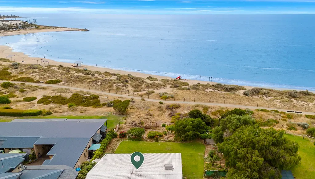 Mandurah 3ਬੈੱਡਰੂਮ Rare absolute beachfront opportunity - Prime development potential.