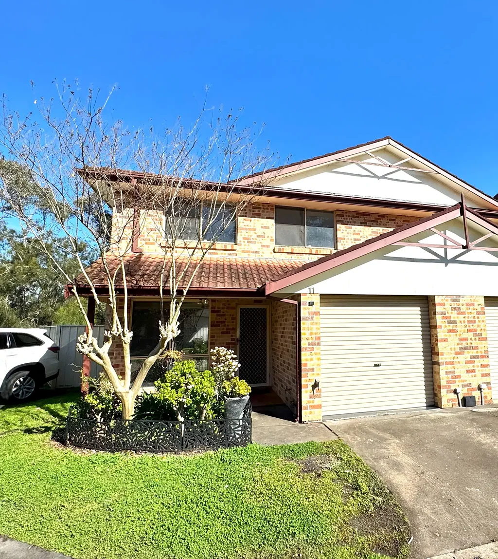 Modern & Very Spacious Townhouse in Prime Location