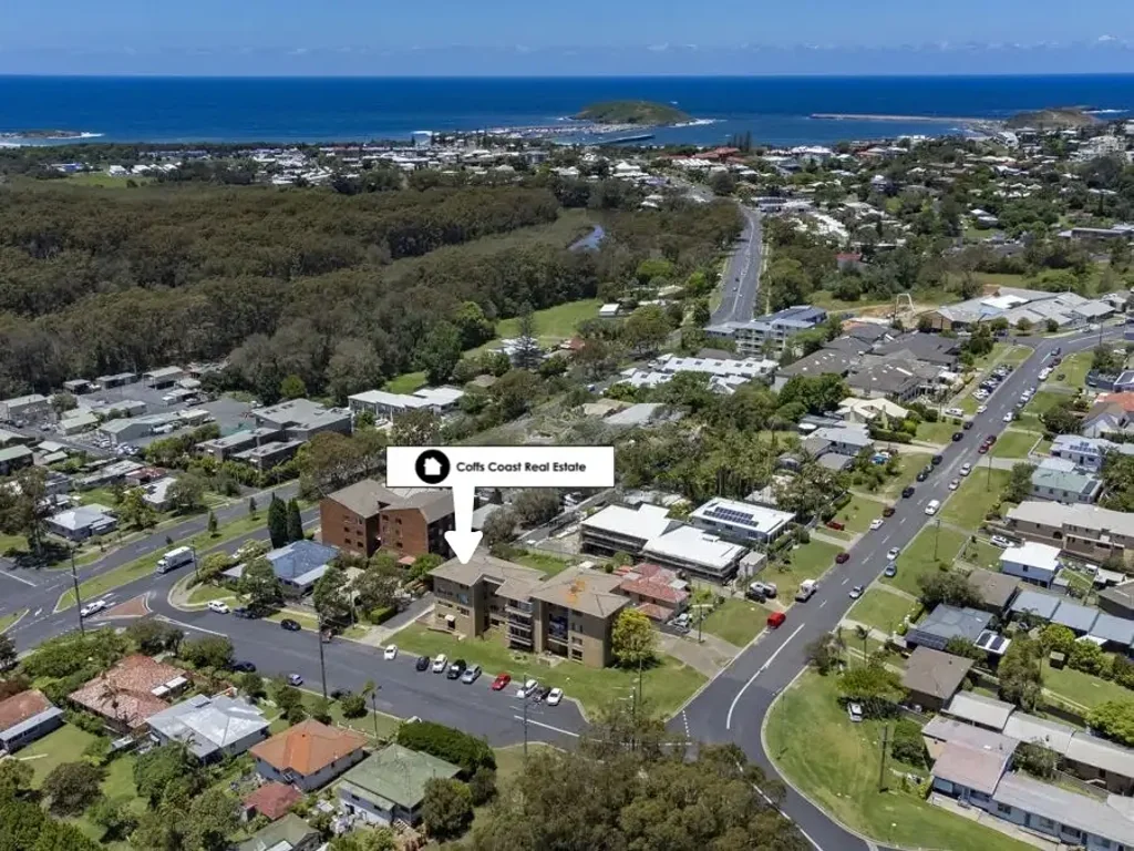 Top Floor Apartment with Views – Prime Coffs Harbour Location