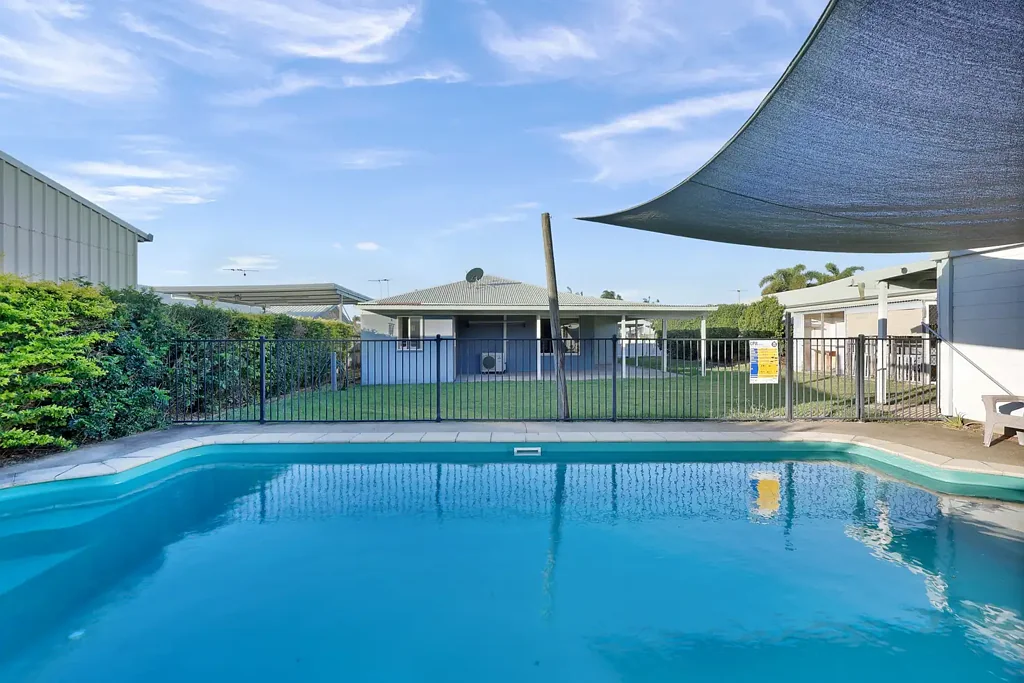 Slade Point 4 Slaapkamer Family Living by the Beach with a Pool, Side Access & Private Retreat