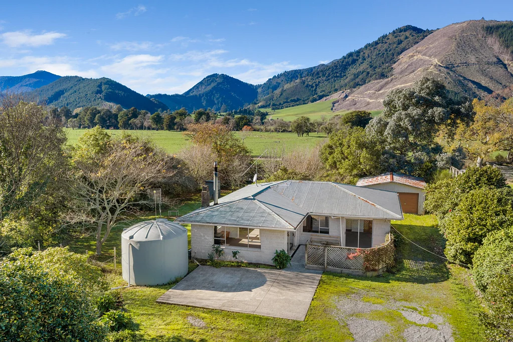 Rai Valley 3房  Private, rural aspect with potential