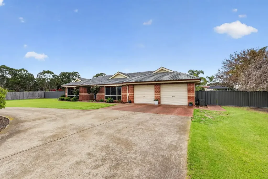 Maffra 5chambre Unique Property on Acreage in Town