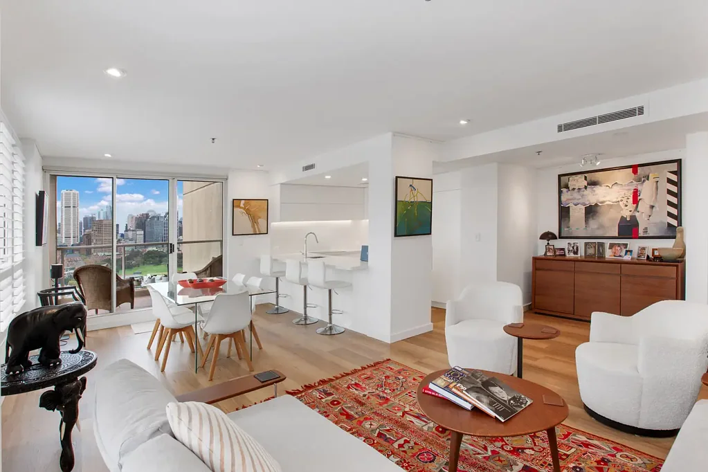 Darlinghurst 2침실 Luxurious, Light-Filled Apartment in the Prestigious Elan Building