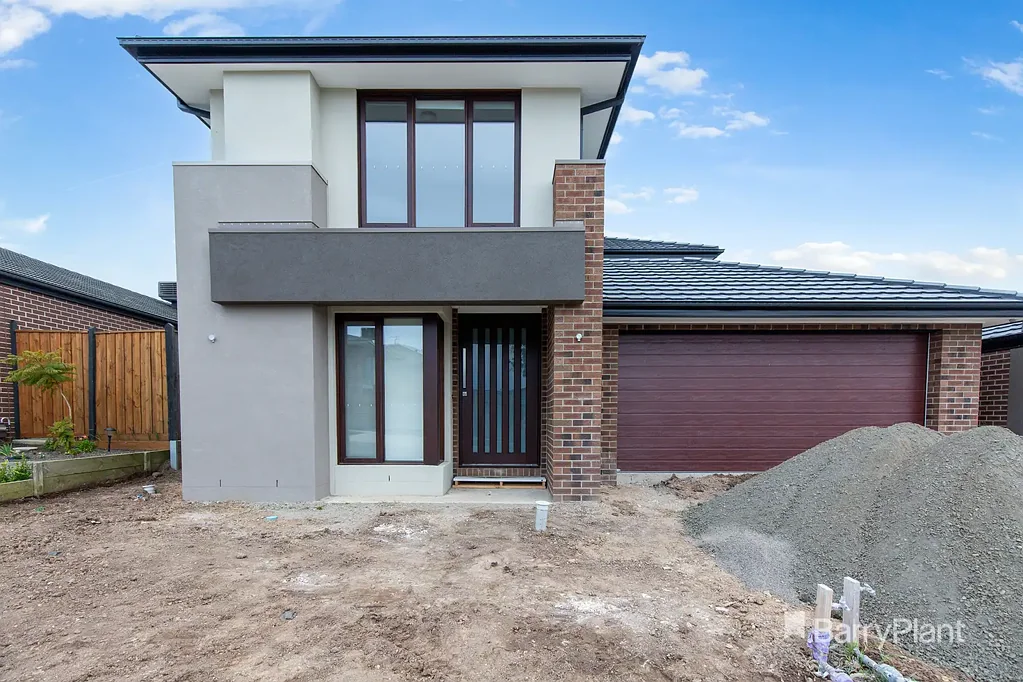 Two-Storey Designer Living in Grandvue Estate
