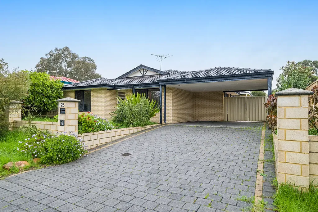 Lockridge 4 Bedroom Family Sized Living!