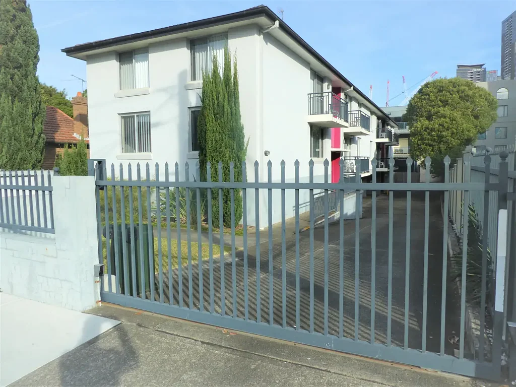 Immaculately Presented Apartment in Boutique Complex - Prime Location - Walk to Everything!