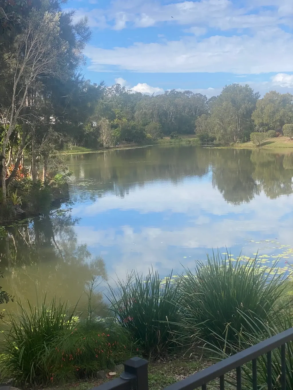 Urraween 4房  A MUST-SEE LAKESIDE GEM - STYLE, LUXURY & LOCATION!