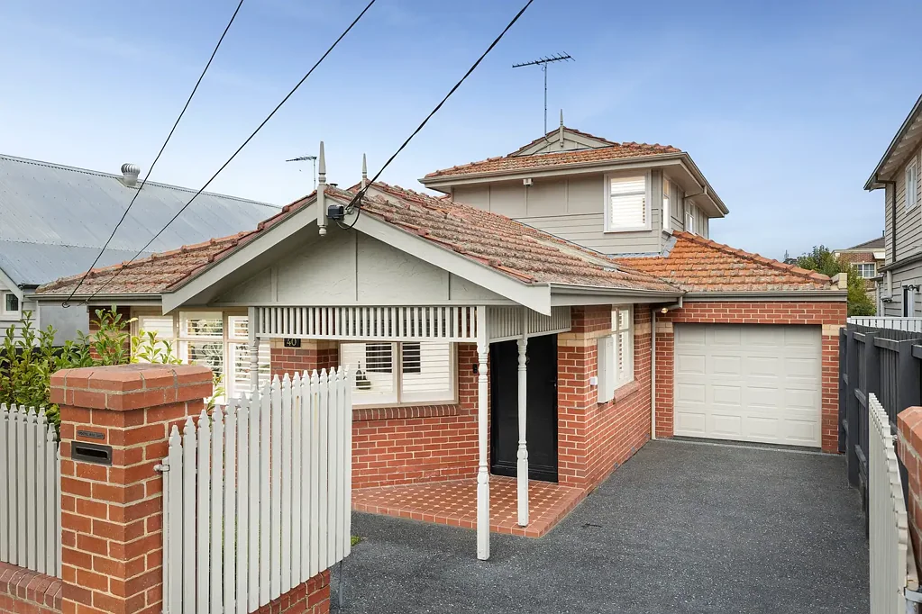 Moonee Ponds 4房 高挑天花板 光洁地板 Siemens电器 私人后院 宁静卧室 城市景观 精英学校 靠近CBD Fully renovated luxury in a premium location