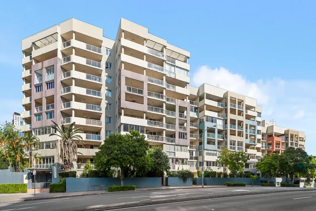 Fortitude Valley 2 Bedroom Stylish City Living with Ultimate Entertainer's Balcony