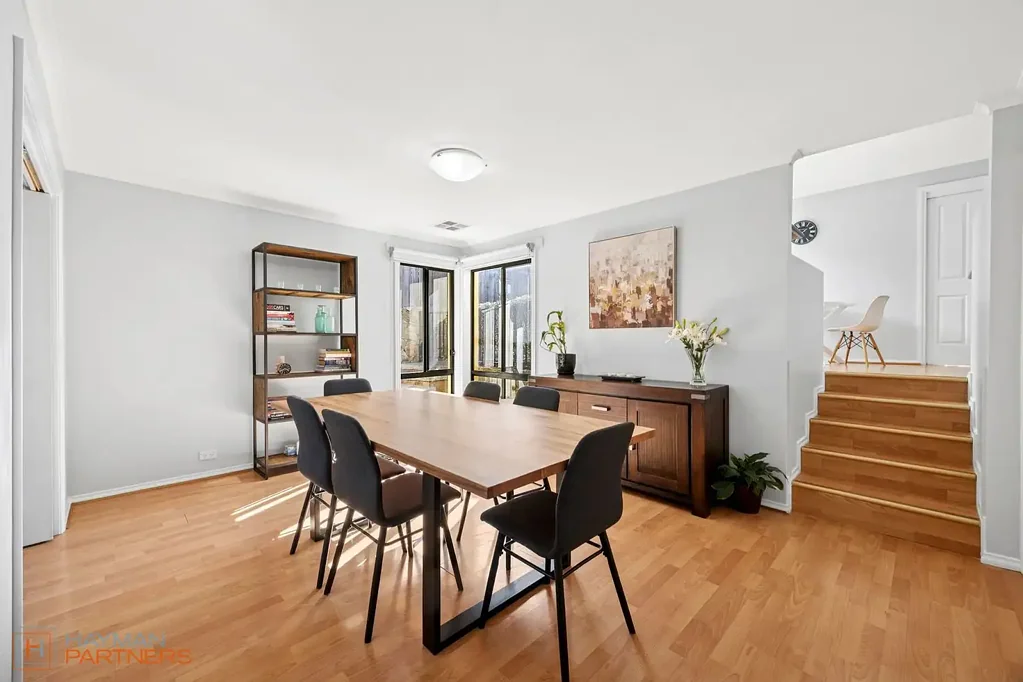 Ngunnawal 3Moenga Multi-level charming townhosue with double garage