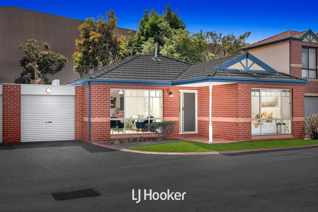 Dandenong 2房 Dandenong Centre优越位置 低维护住宅 2宽卧带锁车库 优质租客至2027 即时租金回报 Invest or Move In Later | Secure Lease Until Feb 2027 | Prime Dandenong Opportunity