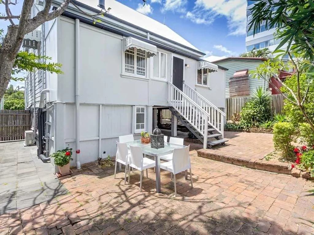 Unique 3 Bedroom Home In Petrie Terrace