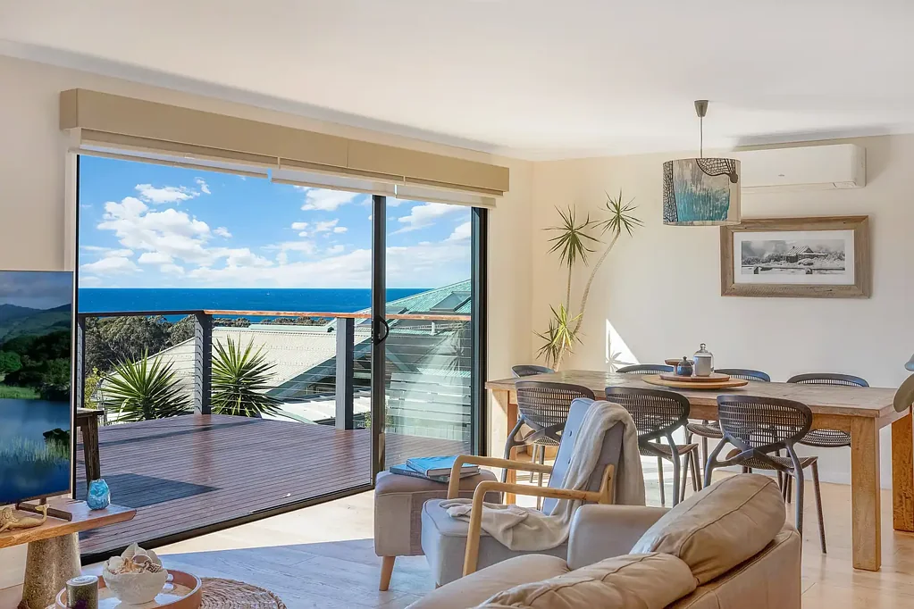 Tura Beach 3 Bedroom Wake Up to Ocean Sunrises in this Tropical Style Retreat
