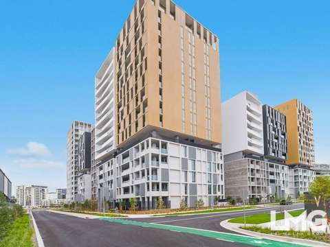 AVAILABLE NOW - CONVENIENT LIVING IN THE HEART OF OLYMPIC PARK