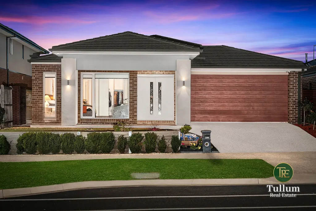 Cranbourne West 4Zimmer Sophisticated Carlisle Family Living with Premium Upgrades and Multiple Living Areas!
