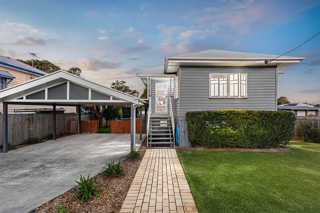 Mitchelton 3房 Mitchelton 黄金地段，拎包入住 Move-In Ready in a Prime Mitchelton Pocket