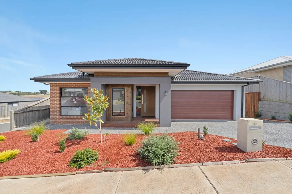 ✨ Modern Family Living in Prime Warragul Location ✨