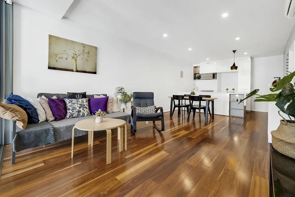 South Brisbane 1 Slaapkamer Light-Filled Inner-City Living with a Dedicated Study!