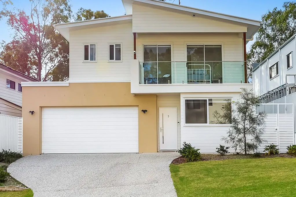 Arundel 5 Bedroom MODERN FAMILY HOME IN GATED ESTATE