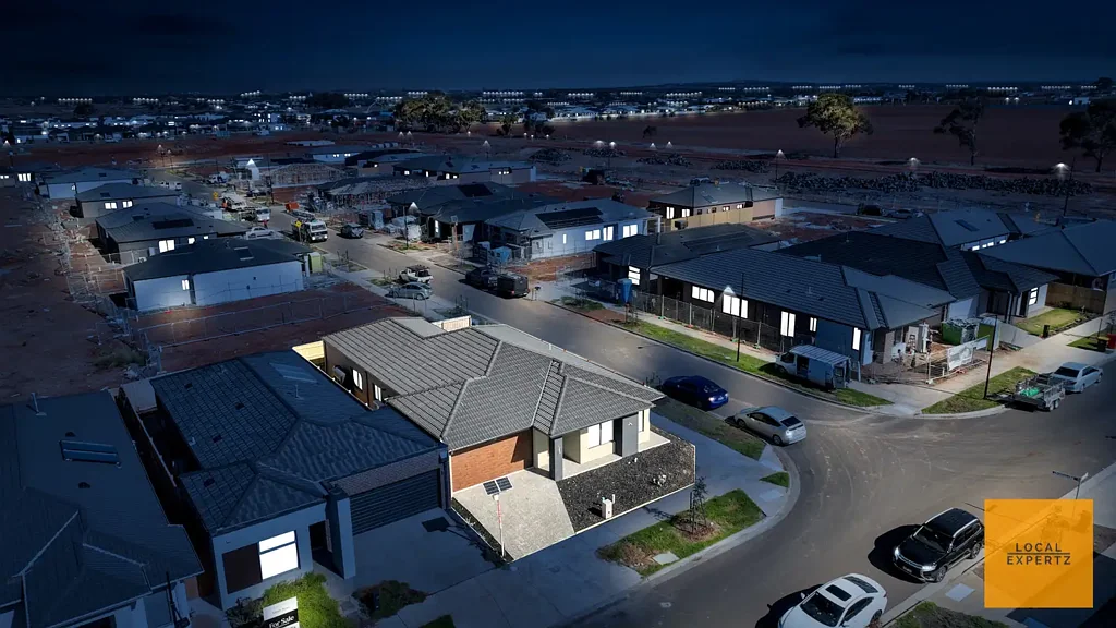 Fraser Rise 4Kwarto Upgraded Modern Brand New Home With Two Master's At Desirable Location.