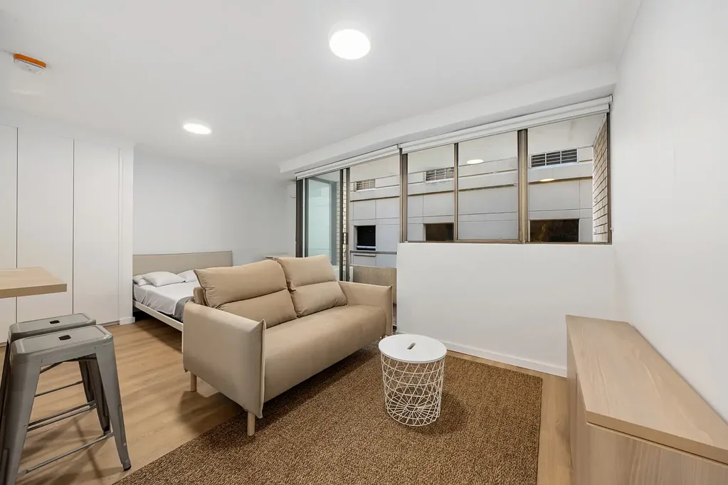 RENOVATED FURNISHED APARTMENT WITH CAR GARAGE
