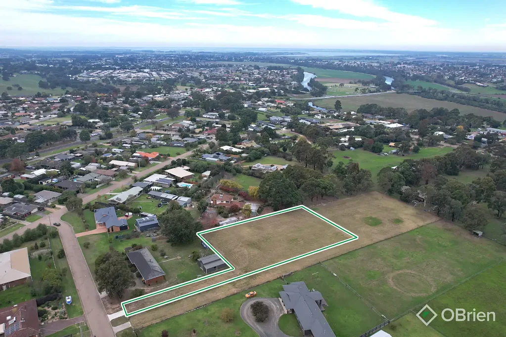 Wy Yung Rare Acre Allotment on the Edge of Town