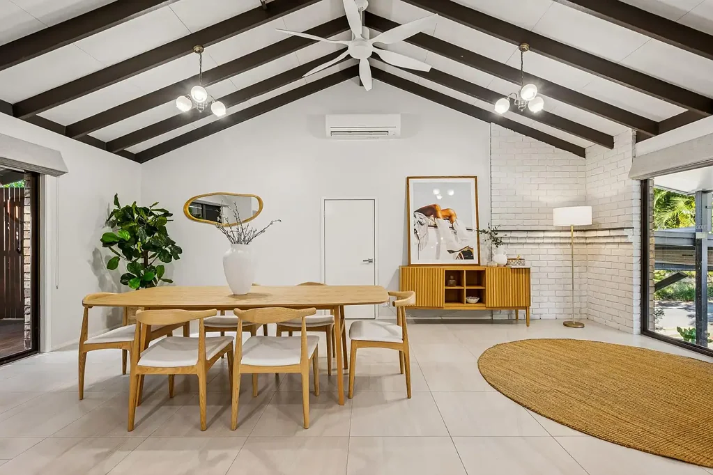 Tarragindi 4 Bedroom Private Family Oasis with Showstopping Kitchen & Sparkling Pool