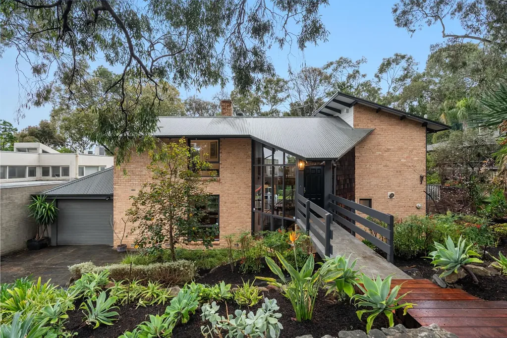 Stonyfell 4房  Architectural Soul Meets Leafy Stonyfell Serenity