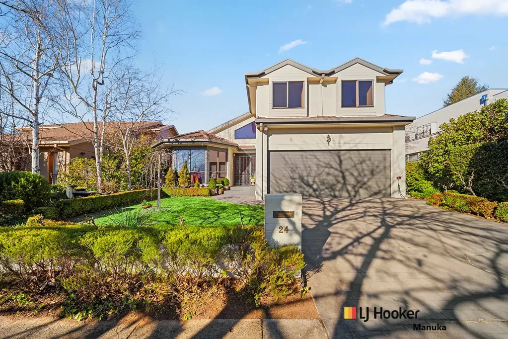 Yarralumla 3房  Where Timeless Charm Meets Modern Comfort Overlooking Parkland