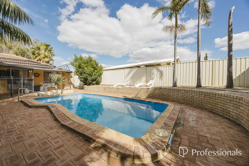 Alexander Heights 4 Bedroom FAMILY ENTERTAINER ON A LARGE 879SQM BLOCK