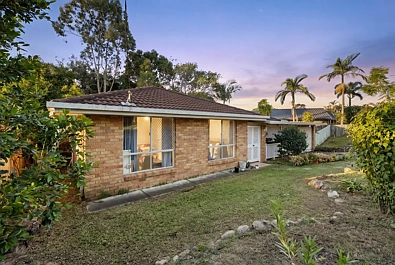 Petrie 3房 和平的家庭生活,拥有私密的庭院休憩空间 Peaceful Family Living with a Private Backyard Retreat