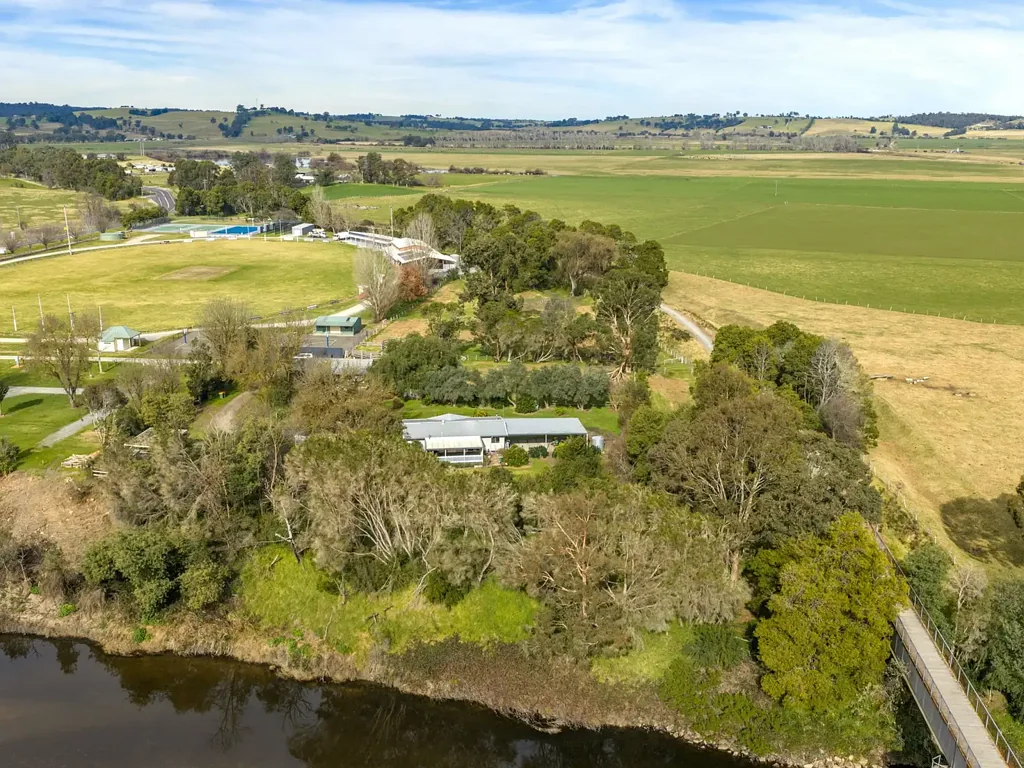 Bruthen 3房  UNIQUE RIVERFRONT LIFESTYLE PROPERTY IN THE HEART OF BRUTHEN